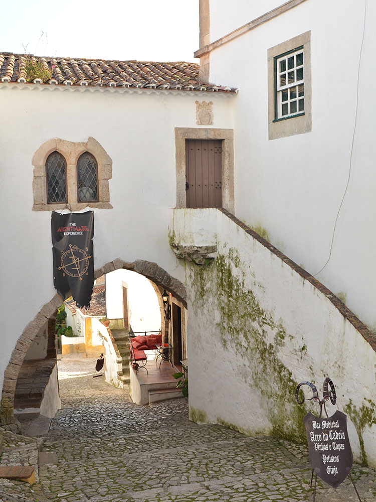 リスボンから日帰りで行く！城壁に囲まれた中世の面影を残す可愛い村オビドスは城壁の上からの眺めがいい 旅とカメラと日々の雑記帳。