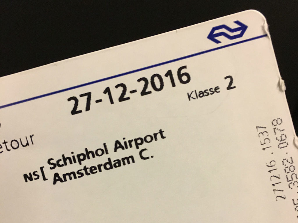 オランダ スキポール空港からアムステルダム市内までの移動は鉄道が便利 旅とカメラと日々の雑記帳