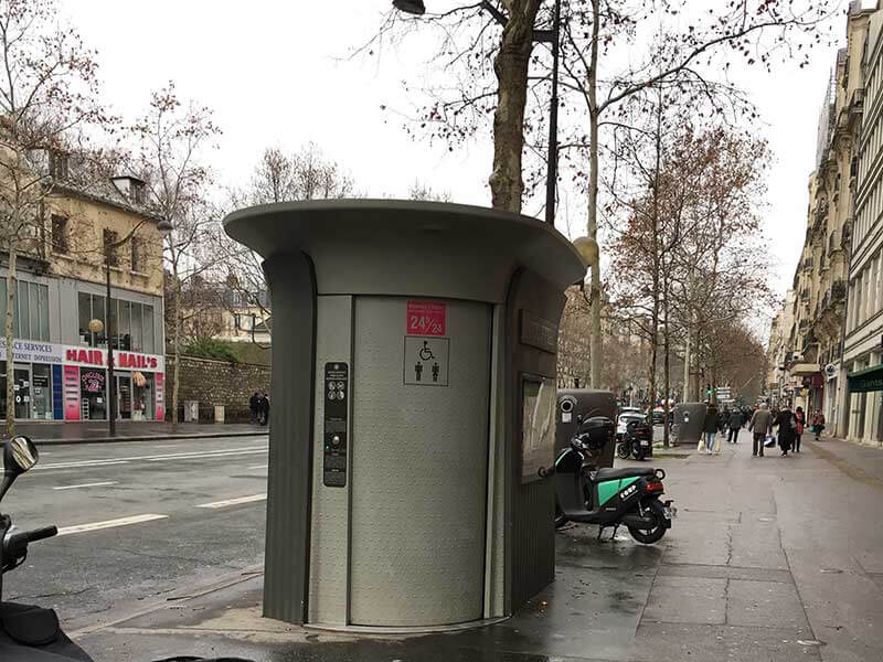 パリ・ヴァンヴの公衆トイレ