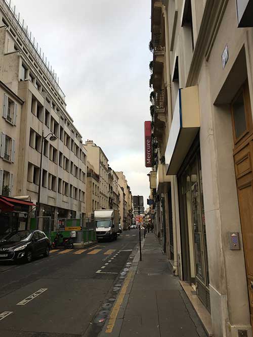 Hotel Mercure Paris Champs Elyséesの周辺