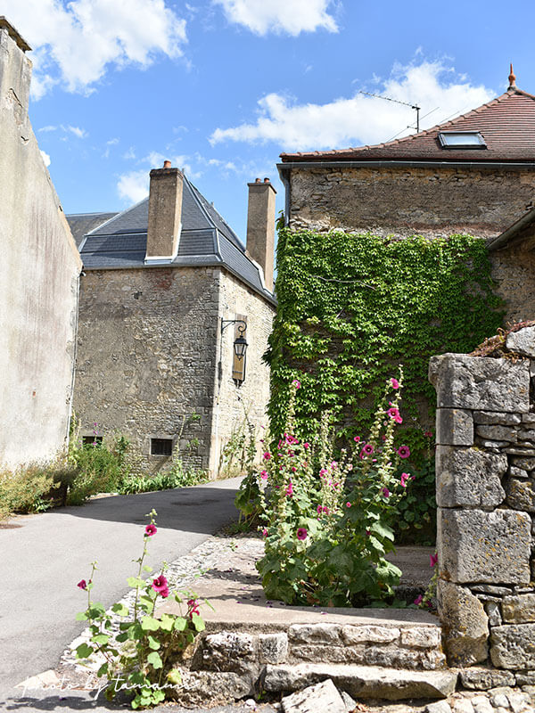 フランスの美しい村 Flavigny-sur-ozerain（フラヴィニー・シュル・オズラン）