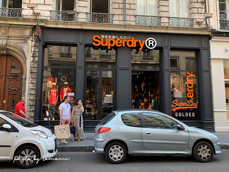 ヨーロッパのおすすめお土産 Superdry store
