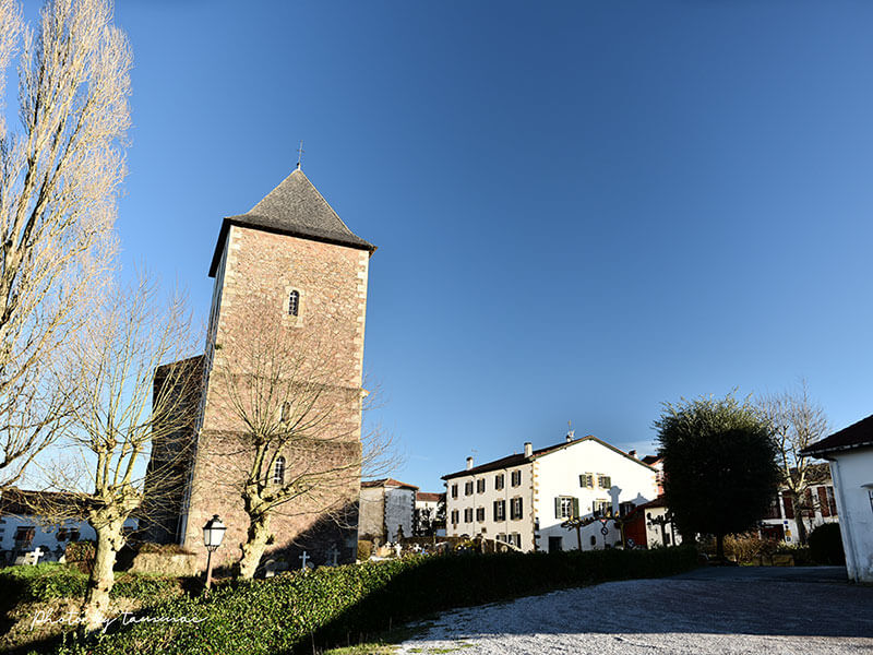 バスク地方の美しい村サールの教会