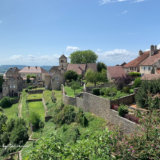 フランス、ブルゴーニュ＝フランシュ＝コンテ地方にある美しい村シャトー・シャロン