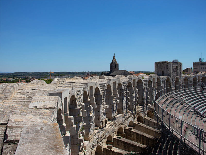 フランスの世界遺産アルルのローマ遺跡とロマネスク様式建造物群
