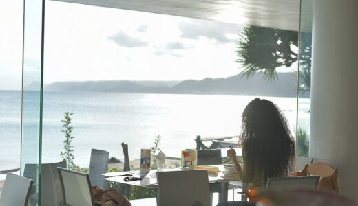 奄美の海を見渡せるロケーションが最高！オーシャンビューの海沿いのおしゃれなカフェ「きょらうみ工房」