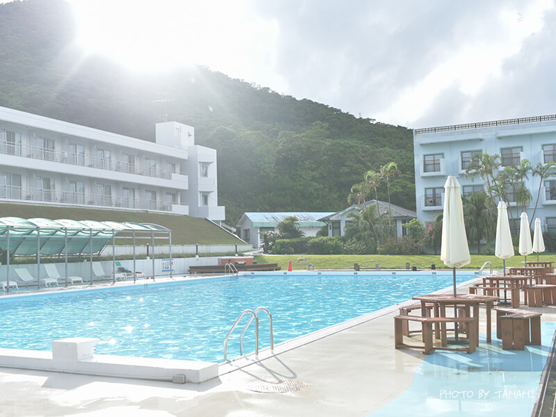 奄美大島で女子旅の思い出を！海のそばの「ホテルカレッタ」はナイトプールも楽しめる隠れたリゾート