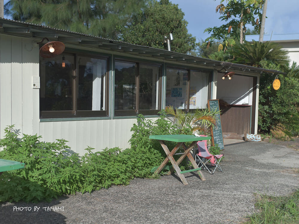 奄美大島の隠れ家カフェ「晴れのちコーヒー」で地元産のスイーツを楽しむ