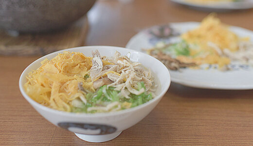 奄美大島の郷土料理「鶏飯（けいはん）」を食べるなら、元祖鶏飯「みなとや」で本物の味を